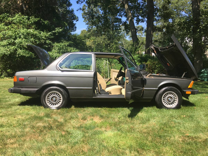 Illustration for article titled At $2,700, Is This Good Ol' 1983 BMW 320i Good Enough?
